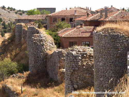 DETALLE DE LA MURALLA DESDE EL CASTILLO